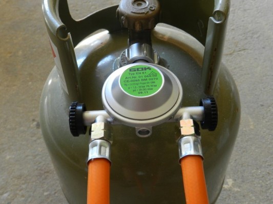 Regulator GOK montat pe butelie de gaz
