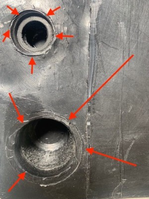 Detaliu racorduri integrate in rezervor: filet umplere 40 mm si aerisire 12 mm pentru sistem apa rulota