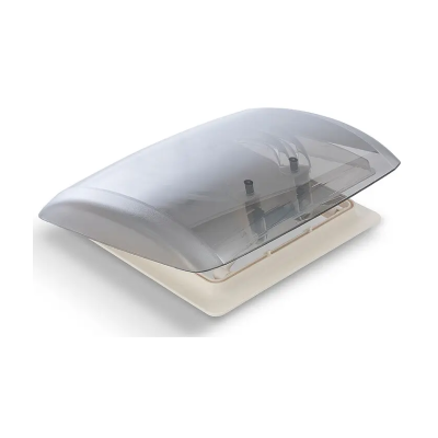 Trapa MPK VisionVent S eco pentru rulota si autorulota cu capota deschisa, oferind ventilatie si protectie impotriva insectelor si UV.