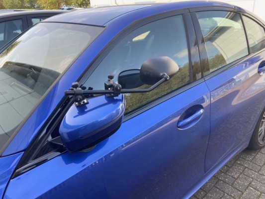 Milenco Aero Platinum montata pe oglinda auto pliata