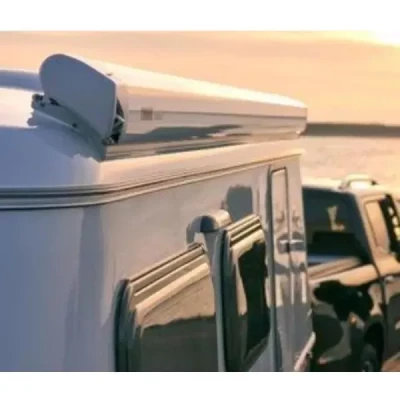 Adaptor Thule Roof Top LED montat pe acoperisul unei rulote.