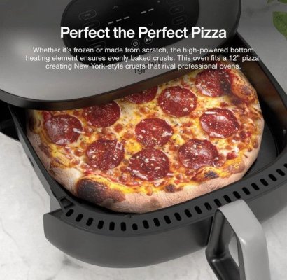 Pizza asezata in recipientul lat al friteuzei Typhur Dome 2.0